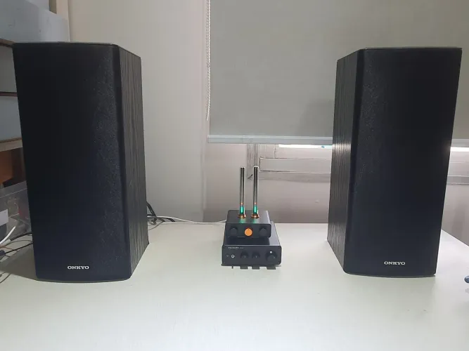 Sistema de áudio com amplificador fosi 300w + caixas onkyo