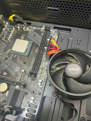 Kit Placa Mãe A320M-S2H + Processador Ryzen 3 2200G + Fonte Gigabyte 400W 80 Plus + Brinde
