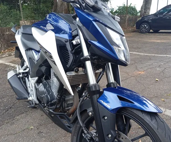 VENDO: Honda CB 300F Twister Abs (Azul)