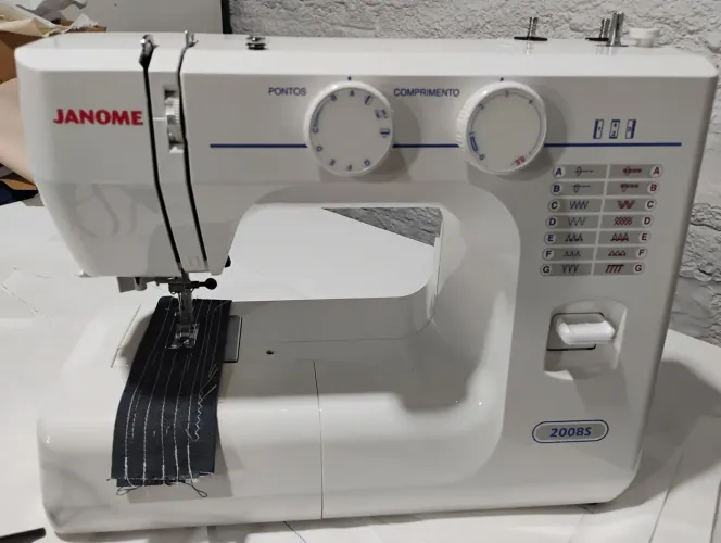 Tenho 2 Máquina de costura doméstica Janome 2008S