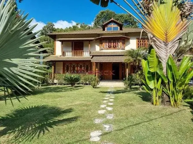 Casa com 4 suítes em condomínio em Quebra Frascos -Teresópolis/RJ.