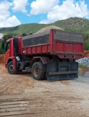 CAMINHÃO Á VENDA