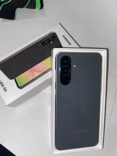 Celular novo 3 messes de uso!!! Zerado zero detalhe!!