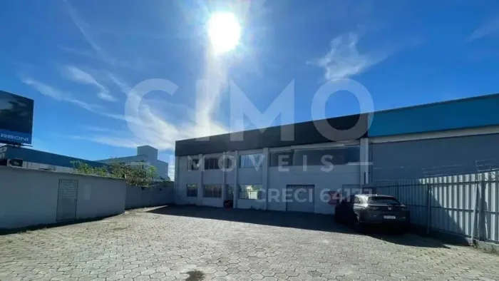 Galpão para Locação em São José com uma Área construída de 800m²