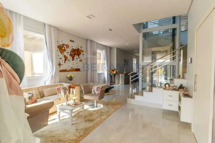 Casa de Alto Padrão com 5 Quartos, Elevador e Lazer Completo à Venda no Residencial Damha