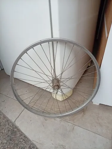 Roda dianteira de alumínio aro 24