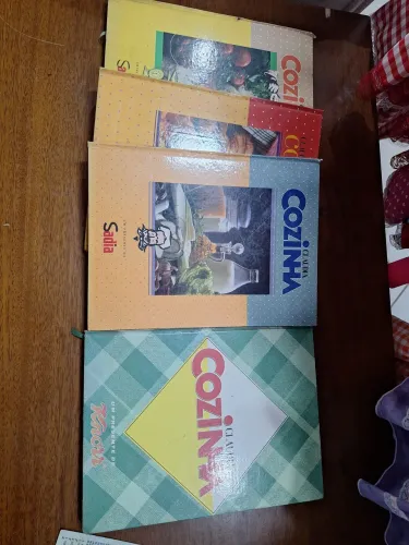 04 volumes livros cozinha Cláudia