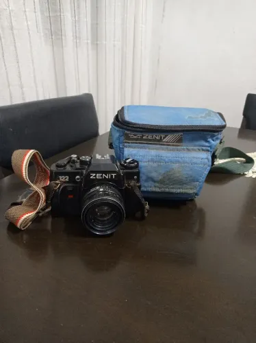 máquina fotográfica ZENIT da antiga CCCP (união soviética) de época , rolo de filme .