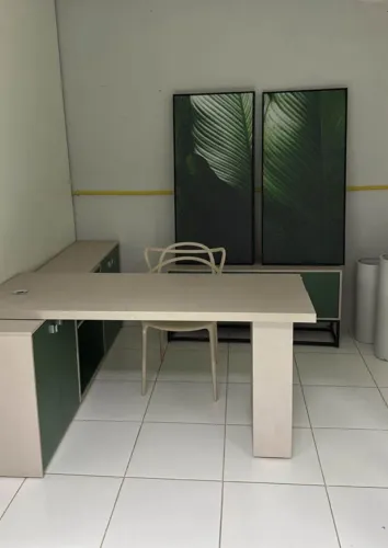 MESAS E ARMÁRIO PLANEJADOS EM MDF