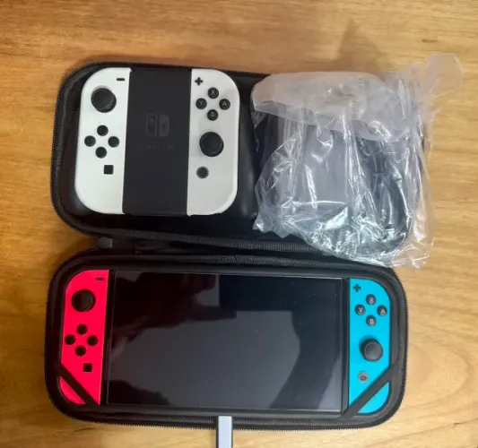 Nintendo Switch OLED + 2 pares de controles