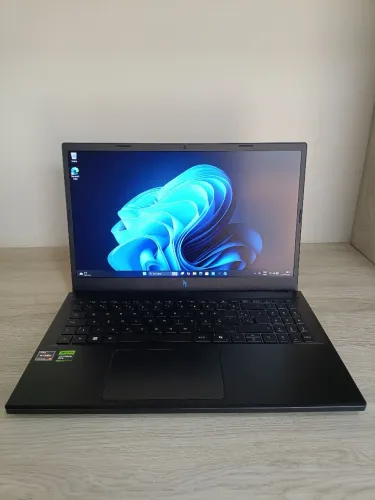 Acer Nitro v15 - R7 7735HS - RTX 4050 - 16GB / 1TB