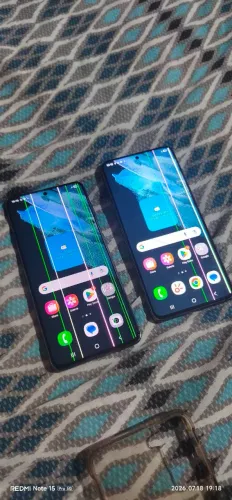 Celular s21 5g com listras na tela