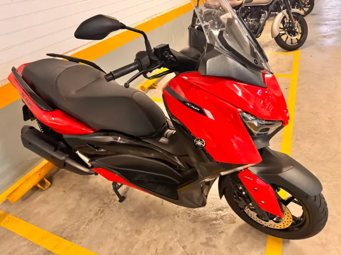 Xmax - único dono 2024 com 9.700 kms -