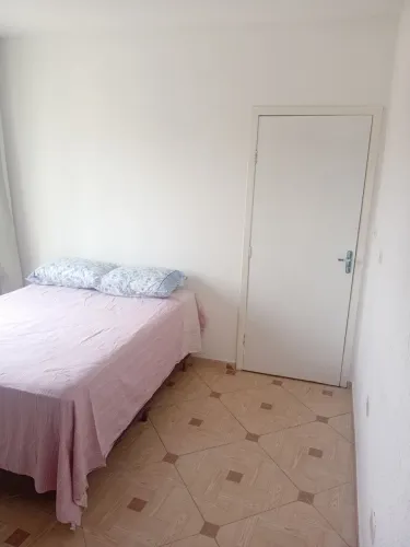 Alugo quarto mobiliado no Sitio Cercado