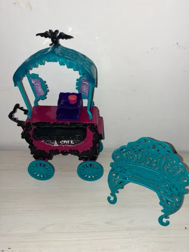 Monster High - cafeteria Scaris