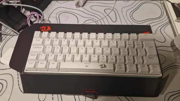 Teclado mecânico Redragon Dragonborn