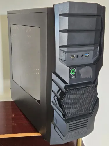 PC Gamer i3 9100 + RX 570