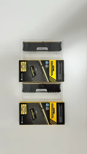 Kit 16GB (2x8GB) Corsair Vengeance LPX DDR4 2400MHz Estado de Nova