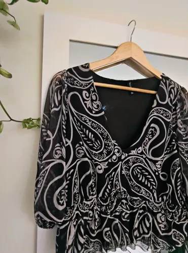 Desapego blusa estampada de tule