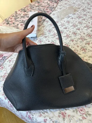 Bolsa preta couro preta com porta óculos interno
