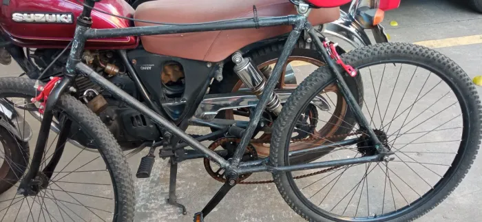 Quadro antigo de bicicleta 