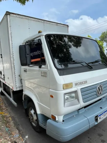 Caminhão semi-novo , bem conservado, somente 2 donos