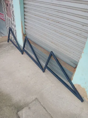 Mão francesa para telhado