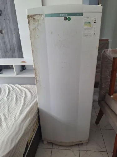 Geladeira Consul degelo seco, semi automática. 