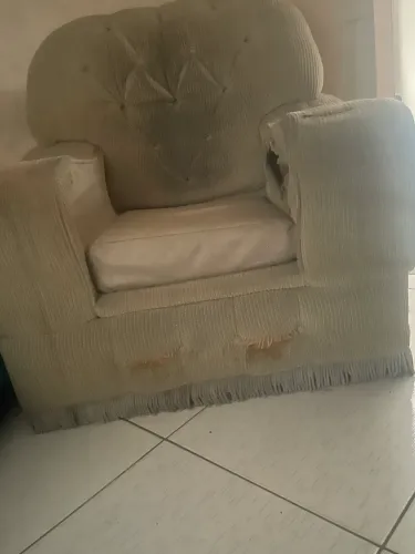 Vendo sofá vovô relíquia só precisa uma reforma