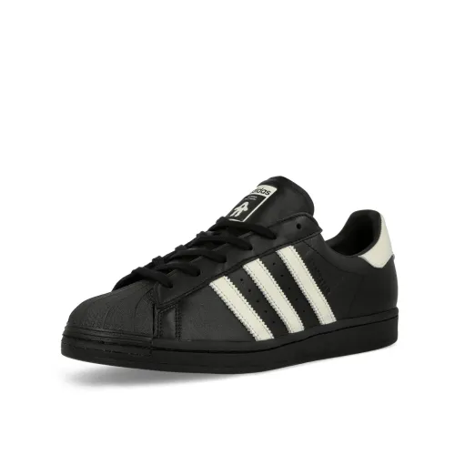 Tênis preto Adidas superstar Avavav superfinger