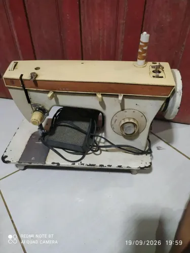 Máquina Singer modelo 247