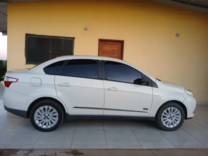 Fiat Grand Siena Essence Dual. 1.6 Flex 16V 2014
