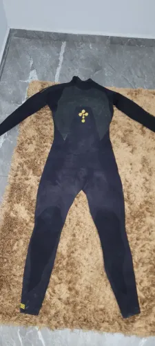 Roupa de borracha pra surf e mergulho