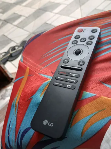 Vende-se televisão Nova 2 meses de uso pra vender logo