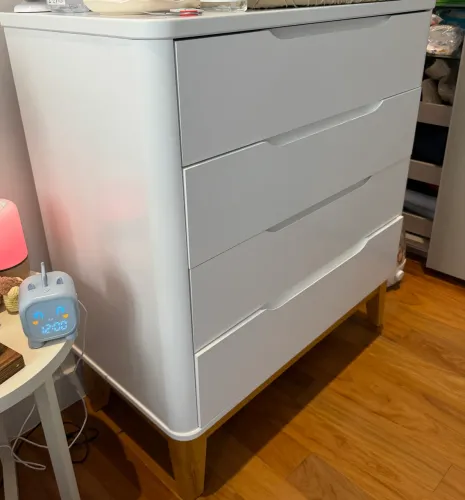 Berço e cômoda para bebê 