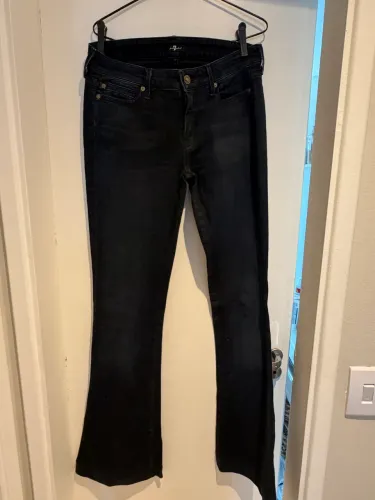 Calça seven escura 