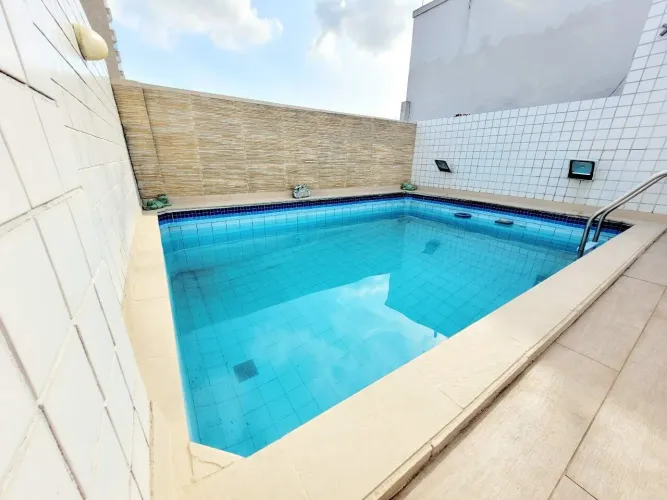 Cobertura Triplex na Vila Belmiro, Santos: Conforto, Elegância, Piscina e Churrasqueira Pr
