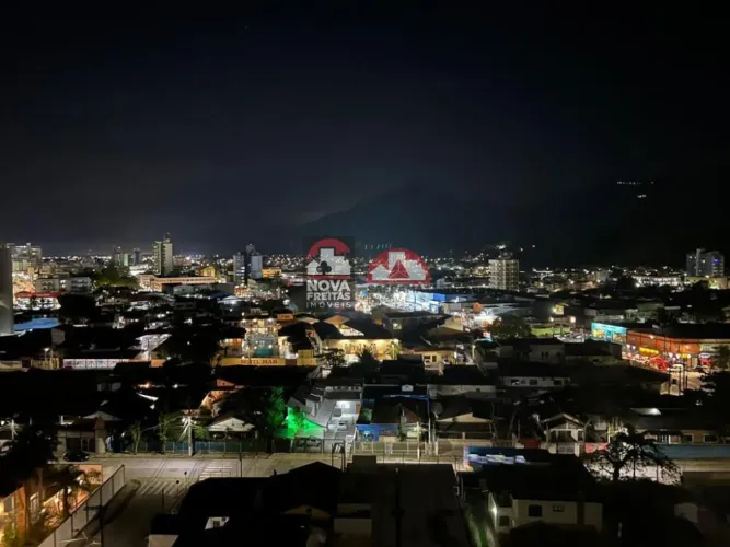 Excelente apartamento com uma varanda com churrasqueira privativa ,piscina vista para o Ma