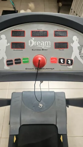 Esteira Dreams 2110 usada