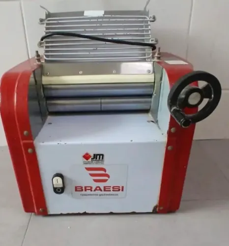 Vendo rolo de massa elétrico industrial