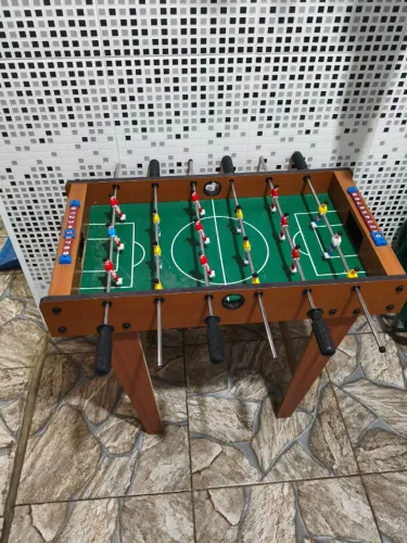 Mesa De Pebolim Totó C/ 02 Bolas Futebol De Mesa Desmontável Cor da mesa de pebolim Marrom