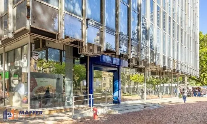 MÁFFER IMÓVEIS ALUGA PRÉDIO COMERCIAL COM 596 m² NO CENTRO DE PORTO ALEGRE!