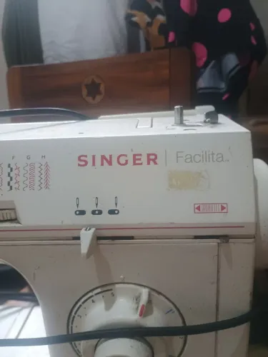 Máquina de costura Singer facilita em perfeito estado
