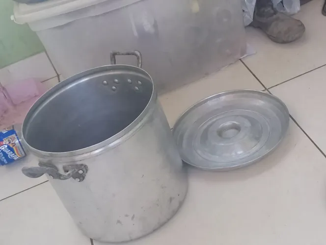 Panela ? tem boa qualidade e barata paguei caro mas não uso