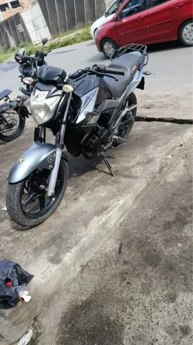 Fazer 250 2015 Vendo regularizada ou com multas 