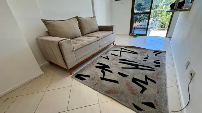 Sofá 3 Lugares + Tapete 2,00 x 1,50 | Conjunto por R$ 750
