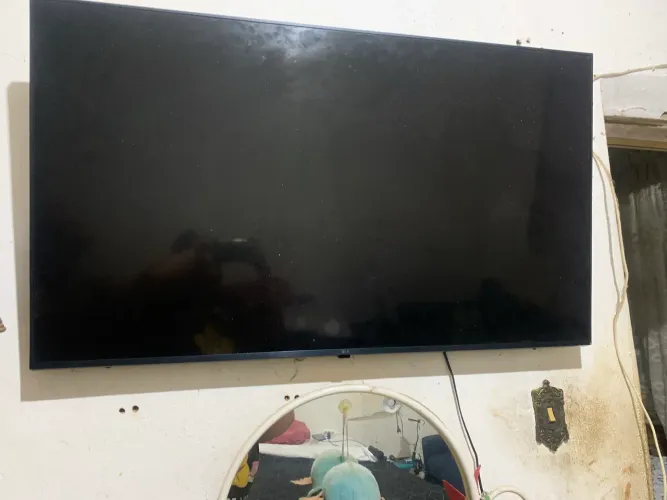 Vende-Se televisão pra uso de peças , único defeito é o Led queimado