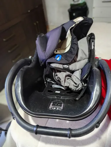 Carrinho de bebê Com bebê comforto