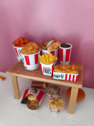 Mini Brands set KFC original importado