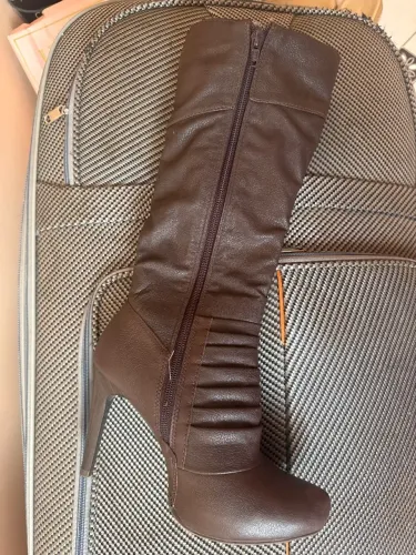 Bota Feminina 34 mais calca 35